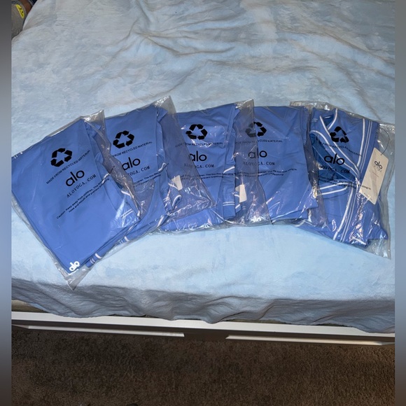 ALO Yoga Heartthrob Sky Blue Activewear Set - Picture 4 of 6